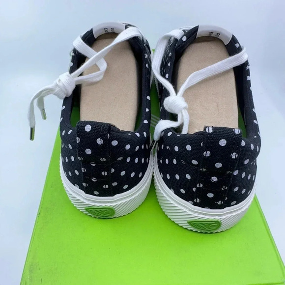 Cariuma Unisex Oca Low Canvas Sneaker Shoes Black White Polka Dots Size 10/11.5 - Picture 8 of 8